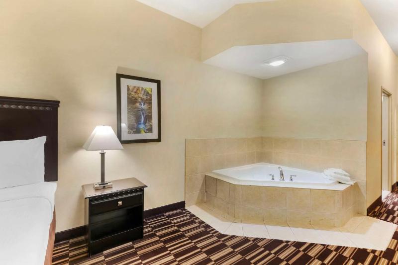 King Room with Spa Bath - Non-Smoking image 3