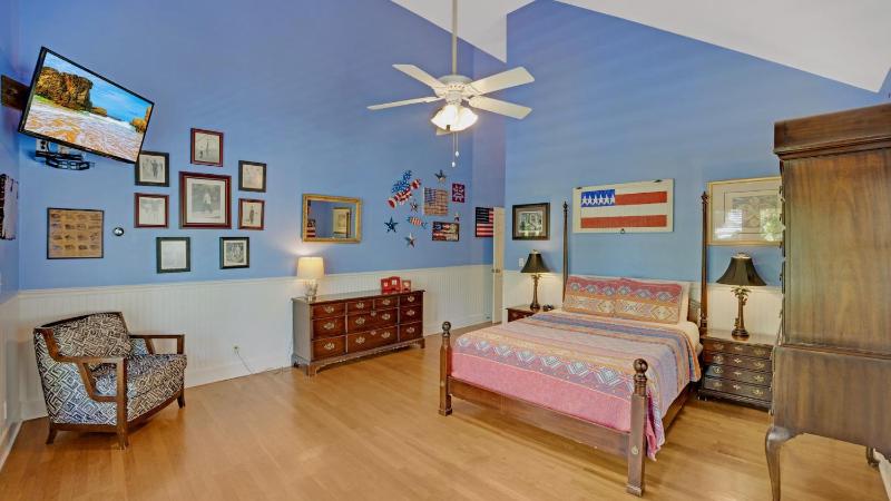 Americana Tropicale by Last Key Realty - image 3