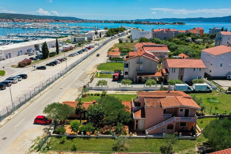 Apartments Vesna - image 11