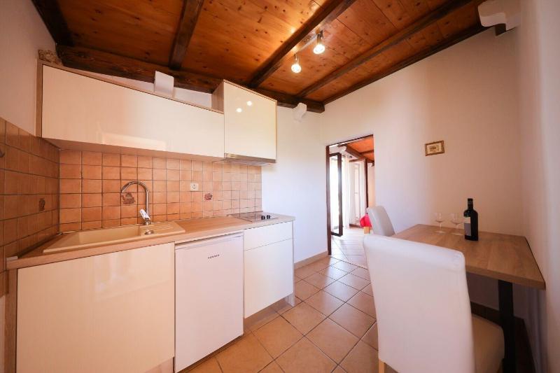 Apartments Vesna - image 12