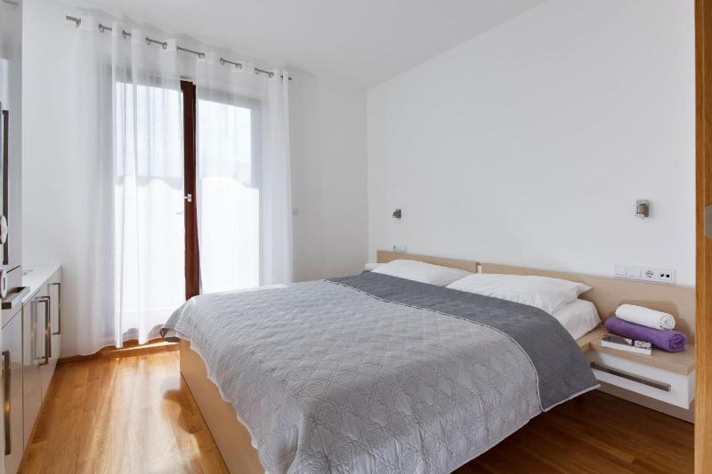 One-Bedroom Apartment image 3