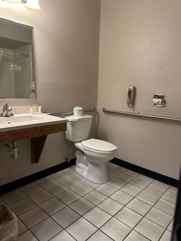 King Room - Mobility Access/Non-Smoking image 2