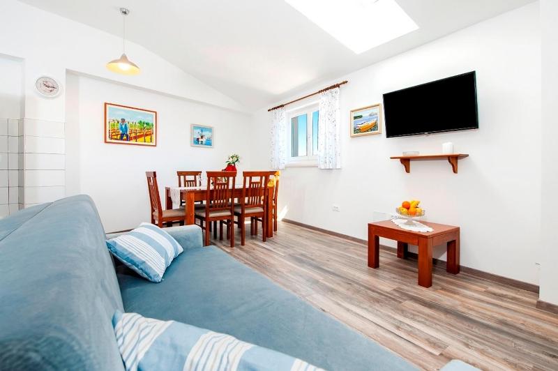 One-Bedroom Apartment image 1