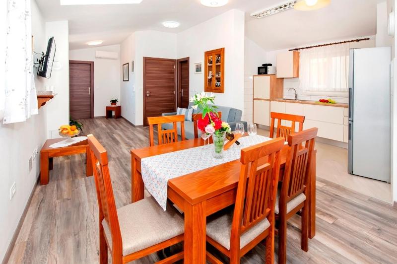 One-Bedroom Apartment image 4