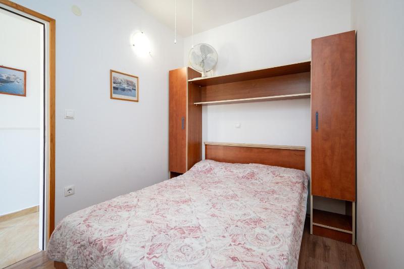 One-Bedroom Apartment with Terrace and Sea View image 1