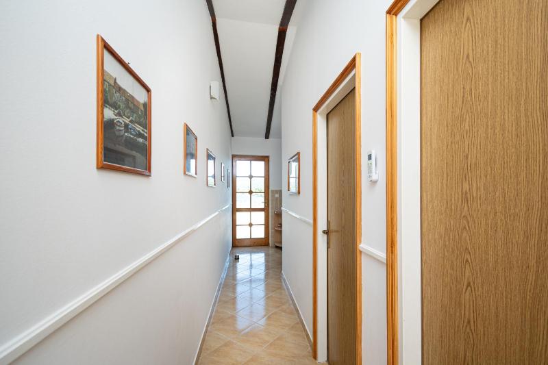 One-Bedroom Apartment with Terrace and Sea View image 2