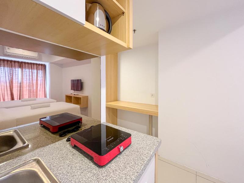 Modern Designed Studio at De Prima Apartment By Travelio - image 8