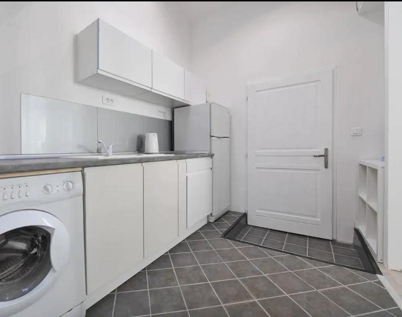 One-Bedroom Apartment image 2
