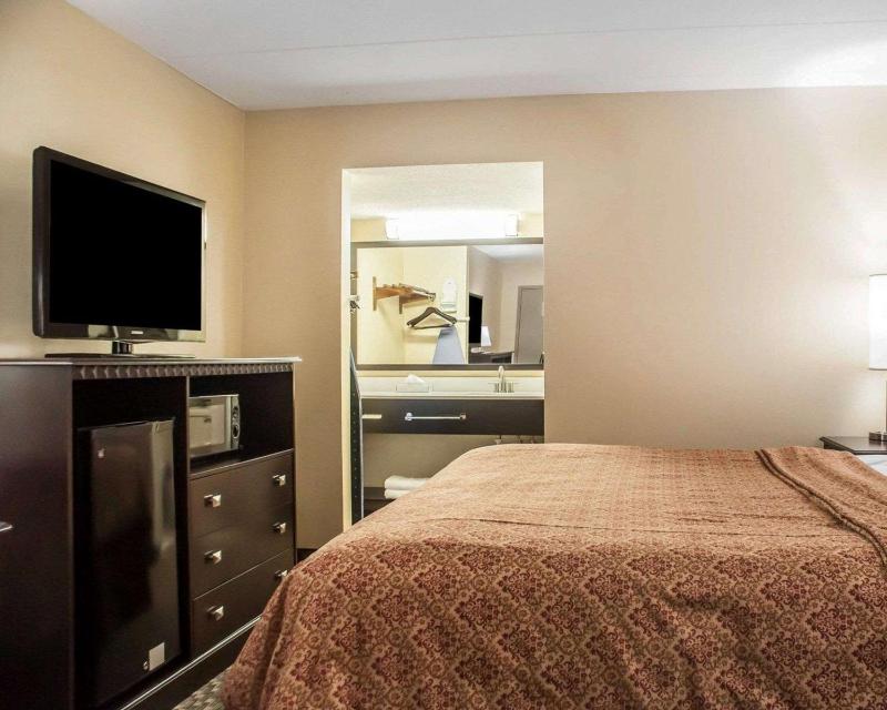 King Room - Non-Smoking image 3