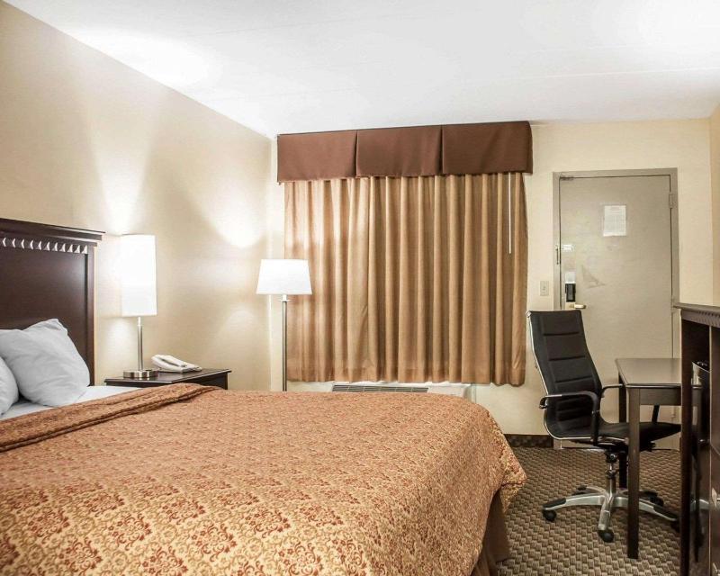 King Room - Non-Smoking image 2