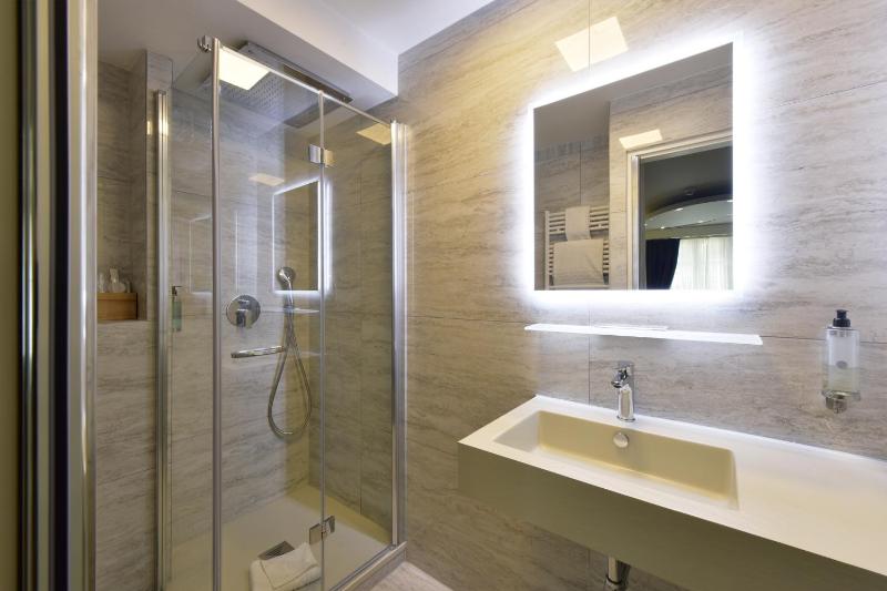 Superior Double or Twin Room image 4