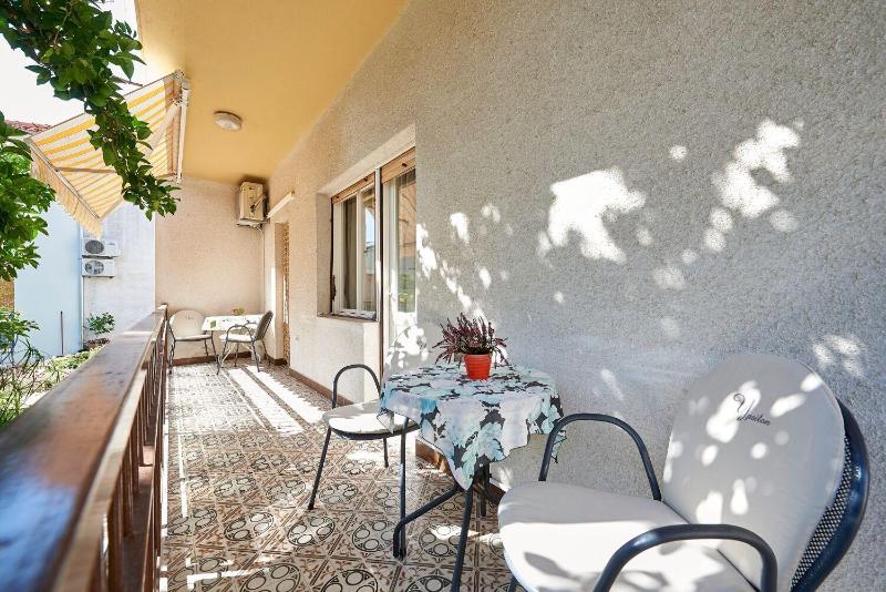 Apartment and Rooms Ivo - image 1