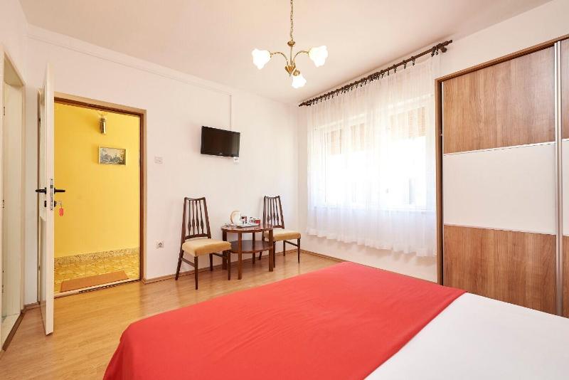 Apartment and Rooms Ivo - image 24