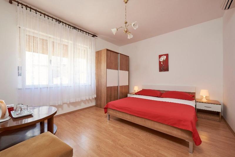 Apartment and Rooms Ivo - image 19