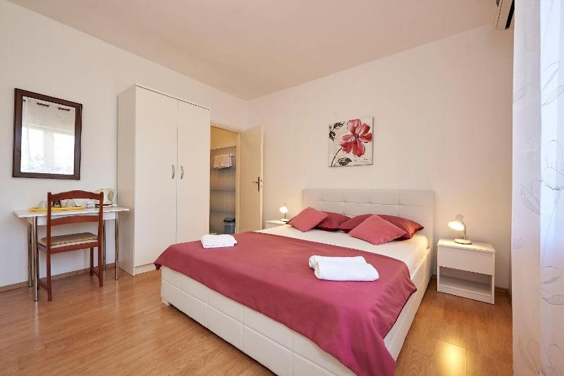 Apartment and Rooms Ivo - image 11