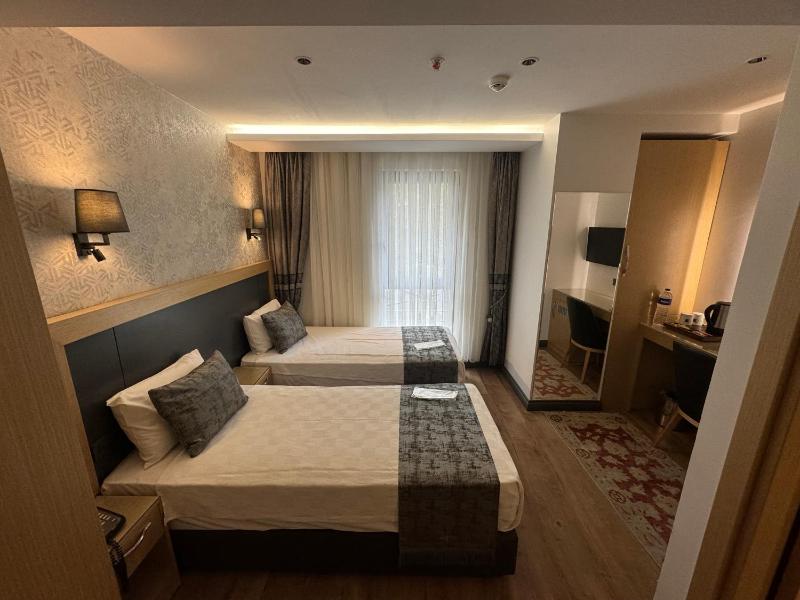 Standard Double or Twin Room image 2