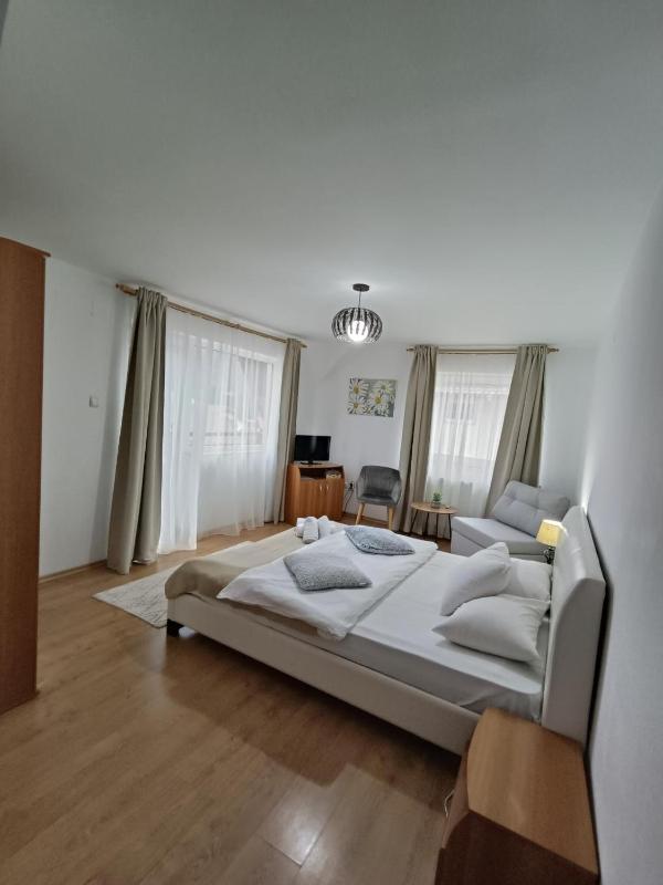 Double Room image 1