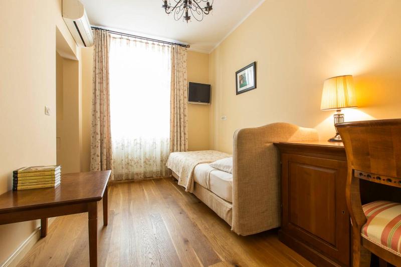 Single Room image 1