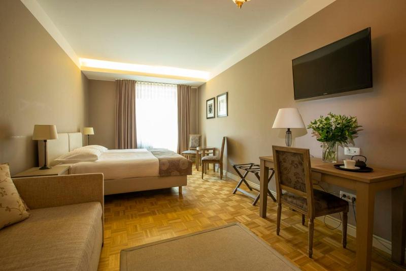 Premium Double Room image 2