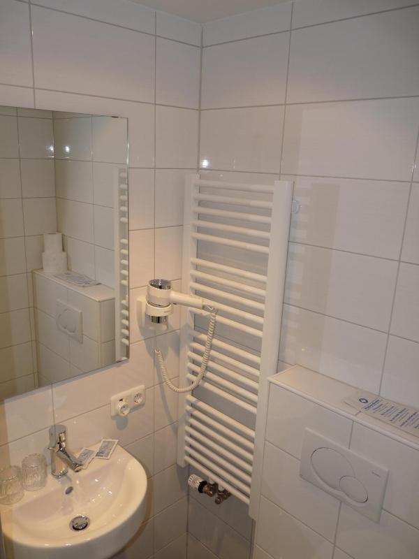 Double Room image 3