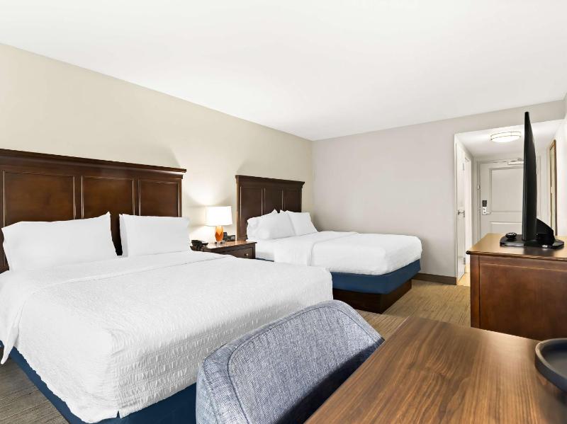 Room with Two Queen Beds - Non-Smoking image 4