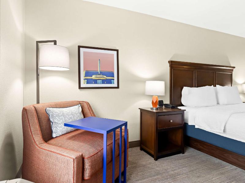 King Room with King Bed - Non-Smoking image 3