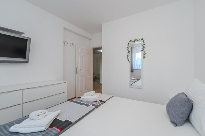 Beki modern ap with garden&grill - image 36