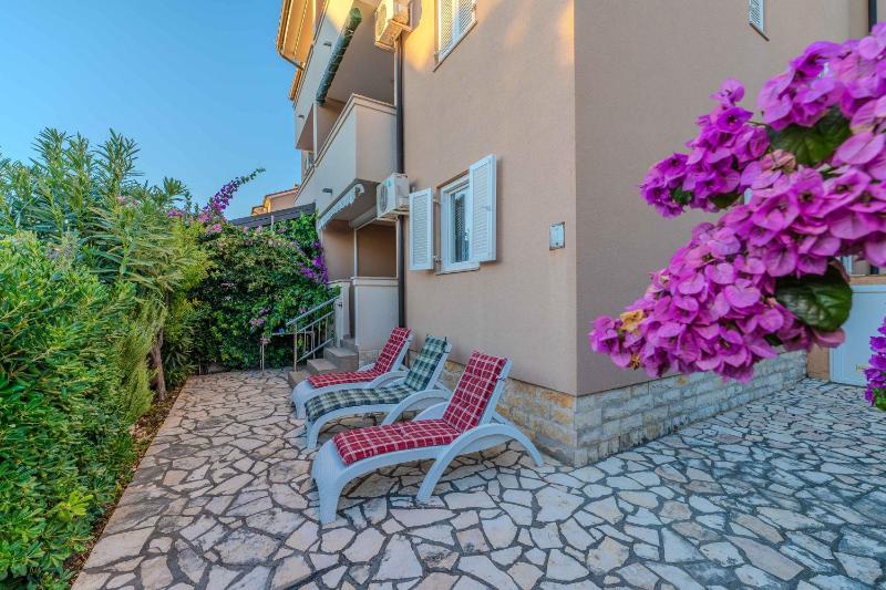 Beki modern ap with garden&grill - image 23