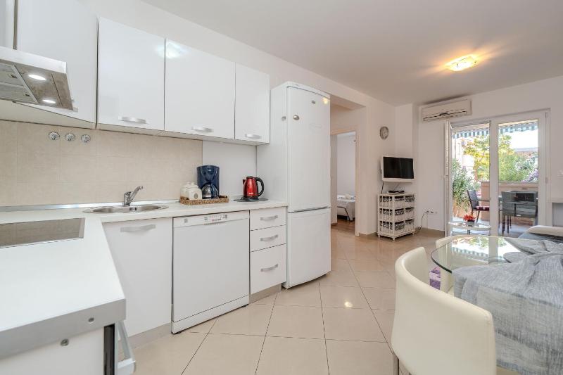 Beki modern ap with garden&grill - image 28