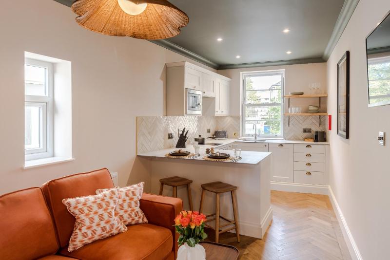 Tyndall's Park  - 1 Bed Apartment - No.3 - image 6