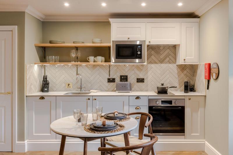 Tyndall's Park  - 1 Bed Apartment - No.3 - image 11