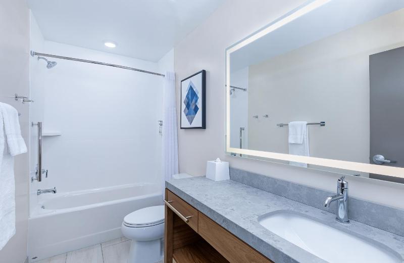 Studio Queen Suite with Two Queen Beds - Communications Accessible image 2