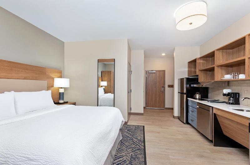 King Studio Suite with Mobility Accessible Roll-In Shower/Non-Smoking image 2