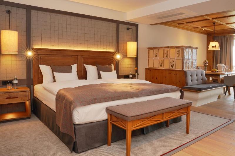 Deluxe Double Room image 1
