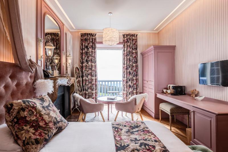 Classic Room at the Chateau image 4
