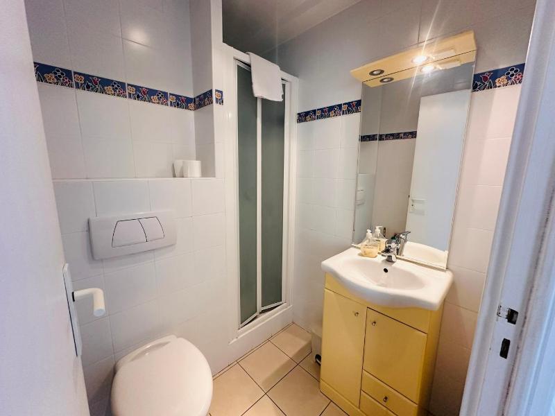 Large light and modern 2 bedroomed apartment in Cannes with Sea Views pool and lovely terrace - 1503 - image 17