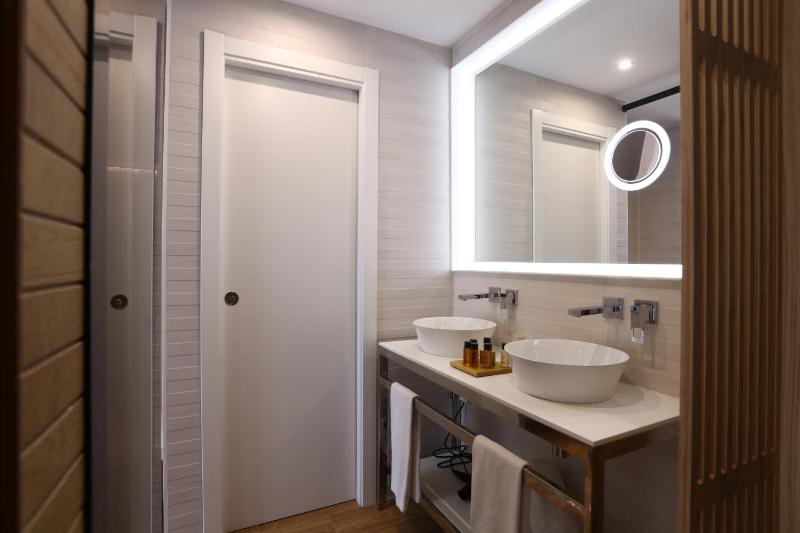 Superior Double or Twin Room image 3