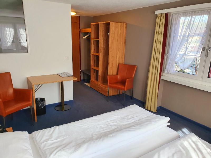 Double Room image 3