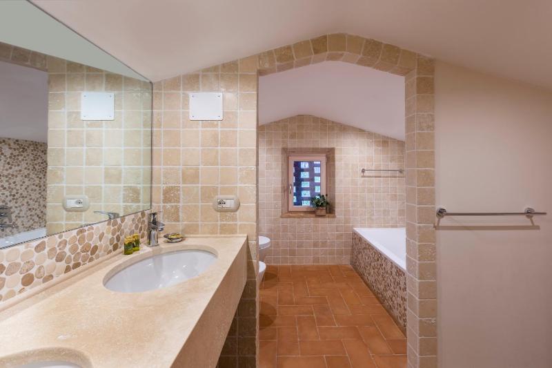 Three-Bedroom Villa image 4