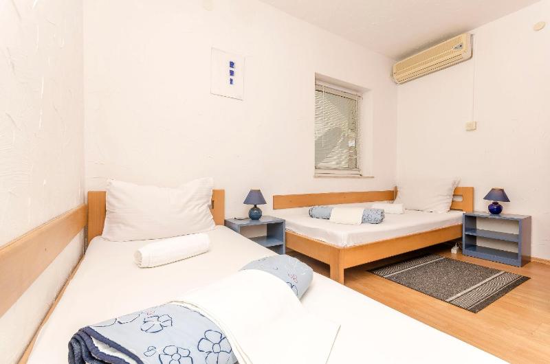 Apartments and Rooms Mladen - image 37