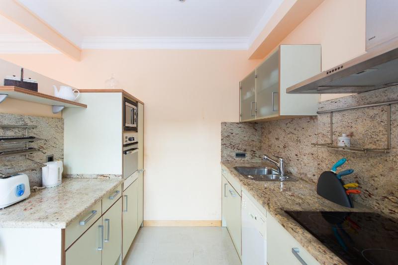 Charming Central Apartment Big Sunny Terrace! - image 6