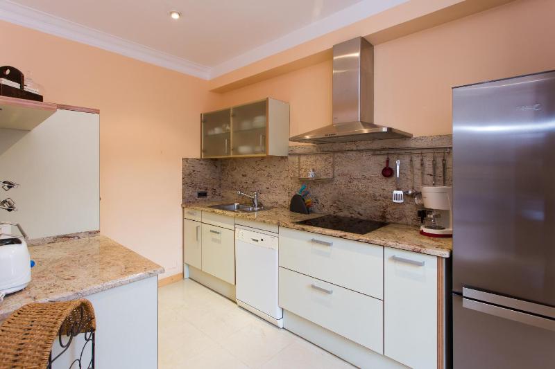 Charming Central Apartment Big Sunny Terrace! - image 11