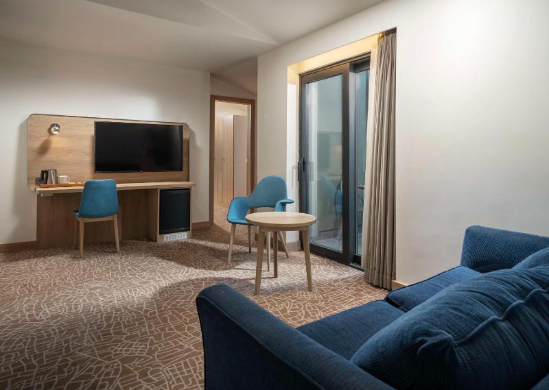 Suite with forest view image 1