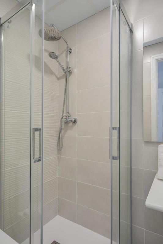 Single Room image 4