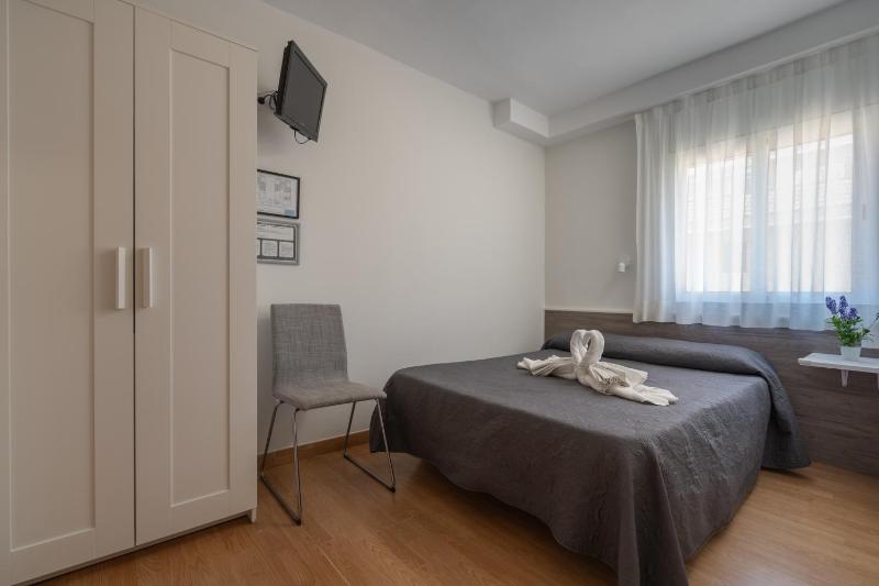 Single Room image 3