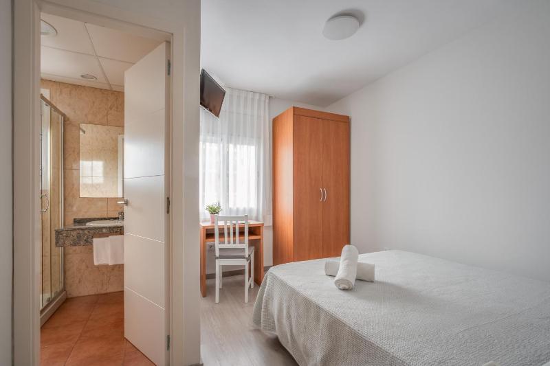 Double or Twin Room image 3