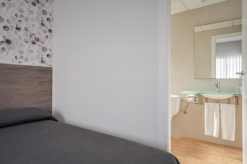 Double or Twin Room image 4