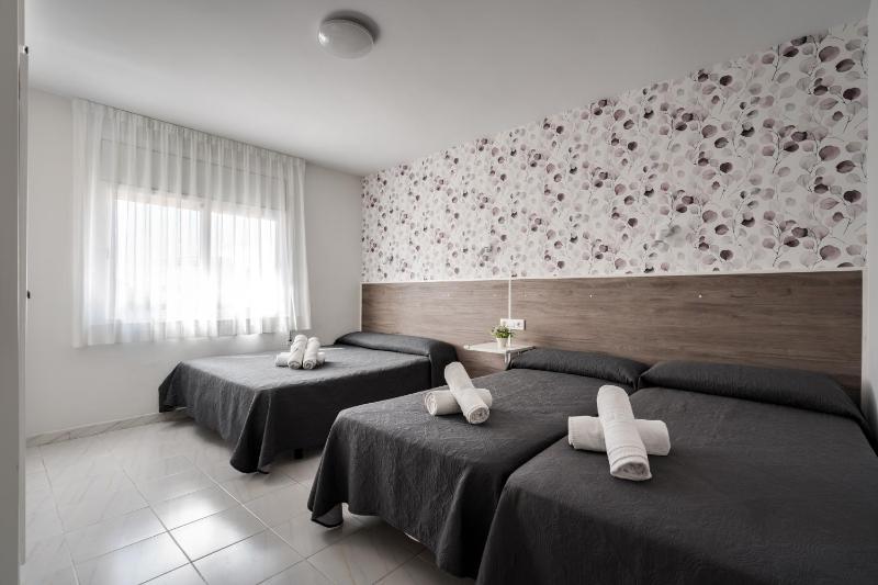 Family Room (2 Adults + 2 Children) image 3