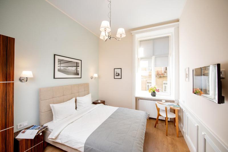Art Deco Central Rooms - image 11