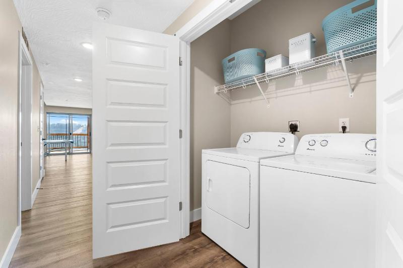 Huge Lakeview Getaway w/ Fun Arcades Ping Pong Free Silver Dollar City Tickets Community Amenities! - image 35